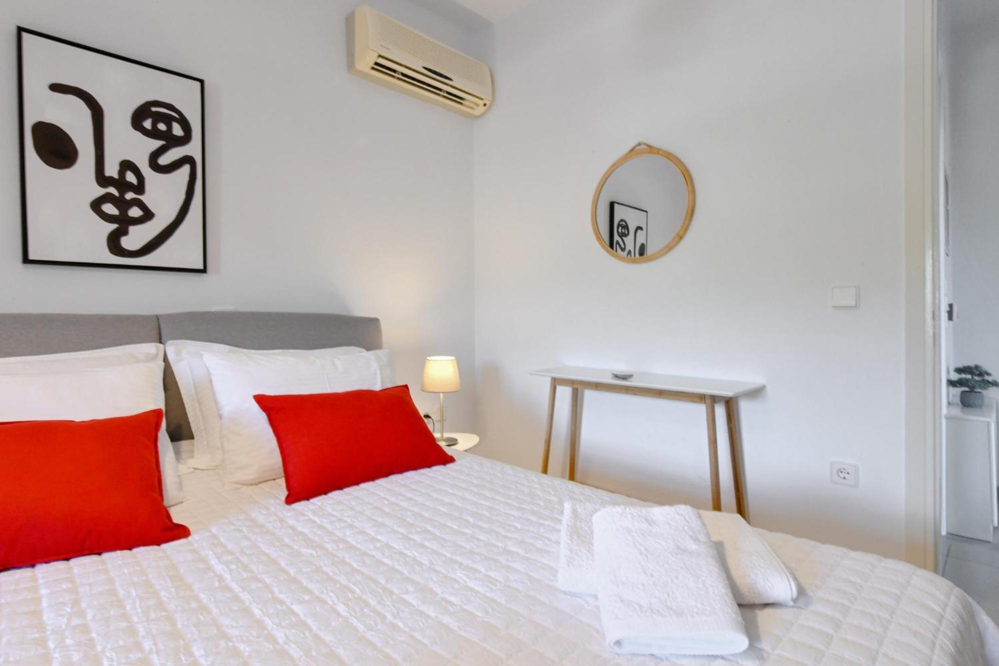 Amazing 2 Bedroom Apartment Overlooking The Marina Of Vourkárion Kültér fotó