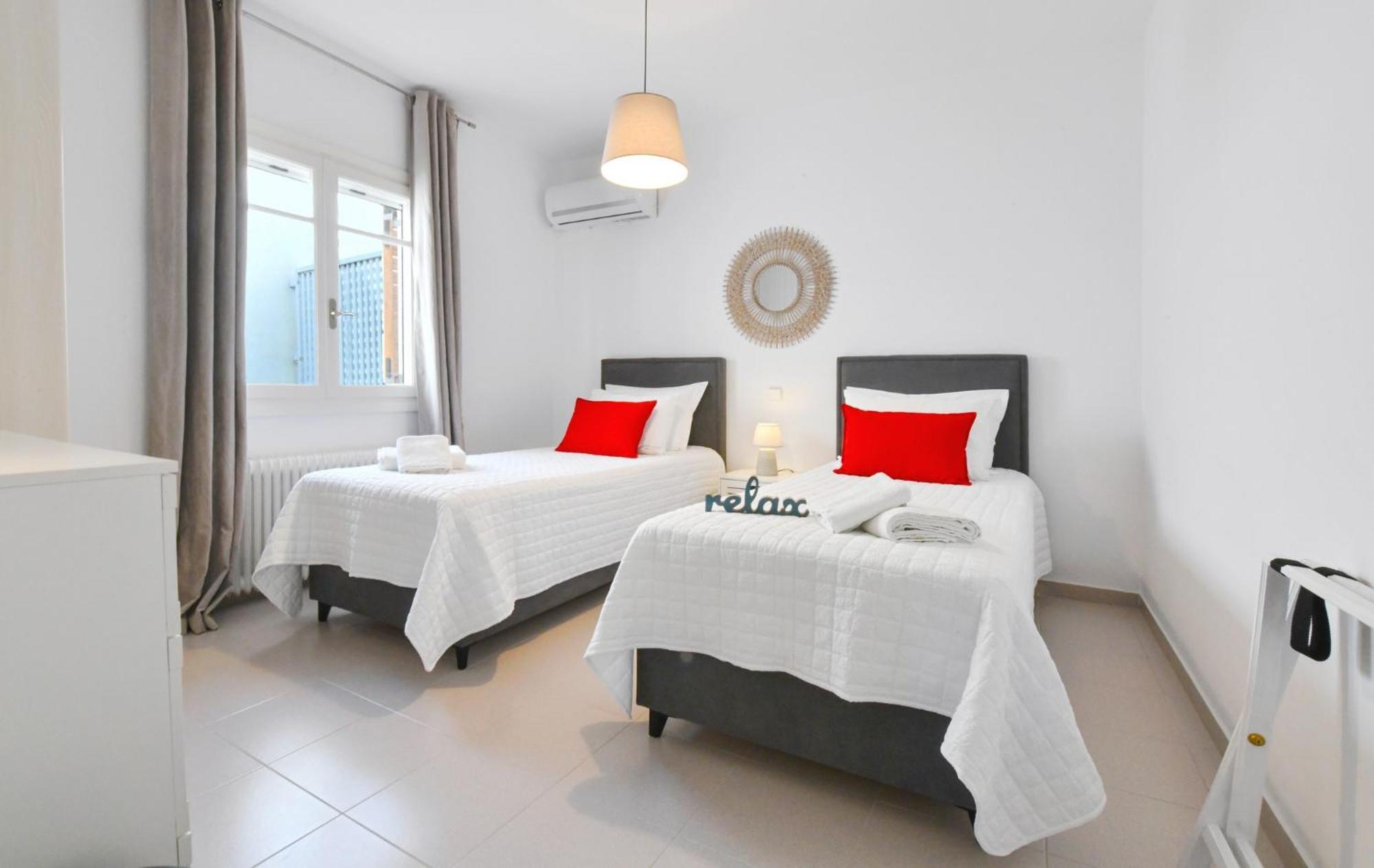 Amazing 2 Bedroom Apartment Overlooking The Marina Of Vourkárion Kültér fotó
